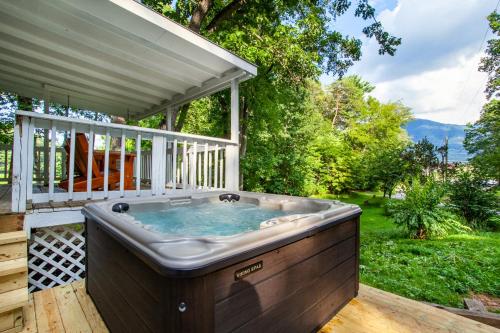 Hopp On Inn Secluded 3BR Home Hopp On Inn Secluded 3BR Home