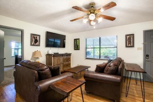 Hopp On Inn Secluded 3BR Home Hopp On Inn Secluded 3BR Home