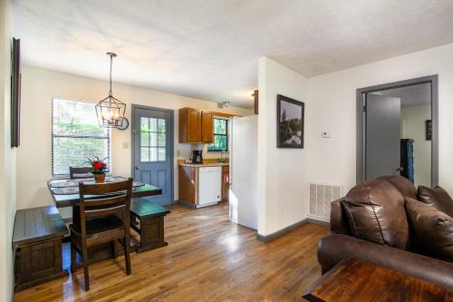 Hopp On Inn Secluded 3BR Home Hopp On Inn Secluded 3BR Home