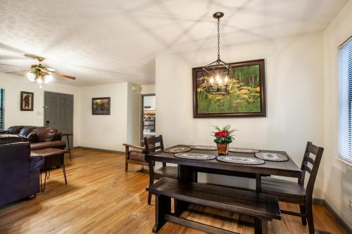 Hopp On Inn Secluded 3BR Home Hopp On Inn Secluded 3BR Home