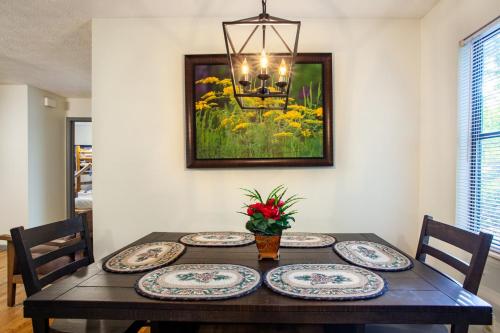 Hopp On Inn Secluded 3BR Home Hopp On Inn Secluded 3BR Home