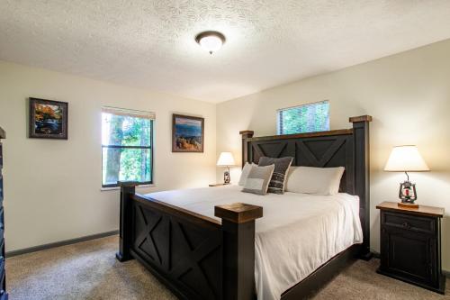 Hopp On Inn Secluded 3BR Home Hopp On Inn Secluded 3BR Home