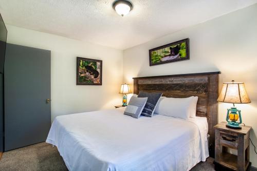 Hopp On Inn Secluded 3BR Home Hopp On Inn Secluded 3BR Home