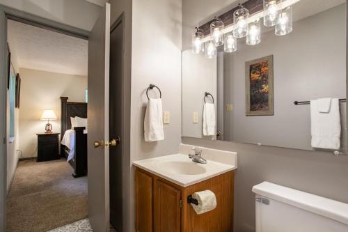 Hopp On Inn Secluded 3BR Home Hopp On Inn Secluded 3BR Home