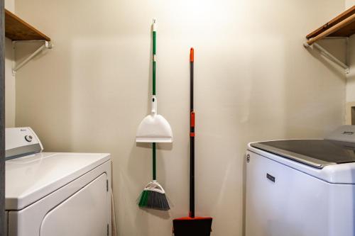 Hopp On Inn Secluded 3BR Home Hopp On Inn Secluded 3BR Home