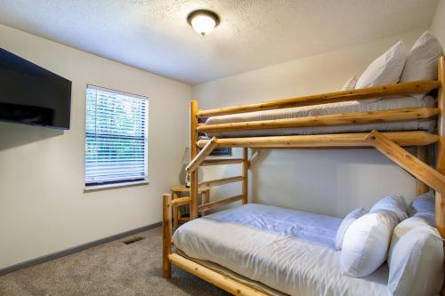 Hopp On Inn Secluded 3BR Home Hopp On Inn Secluded 3BR Home