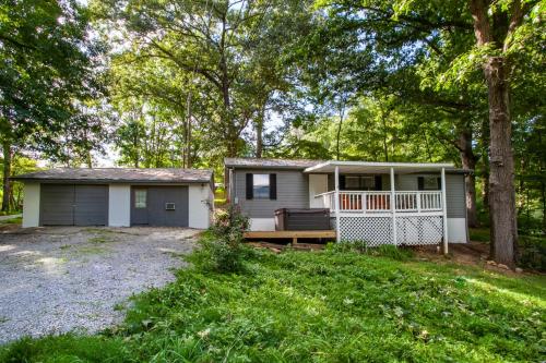 Hopp On Inn Secluded 3BR Home Hopp On Inn Secluded 3BR Home