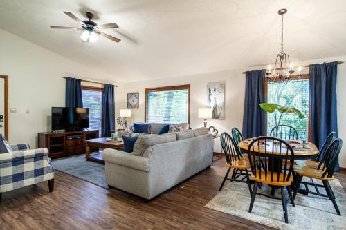 Highland Forest Cabins Duo Cabin Retreat image