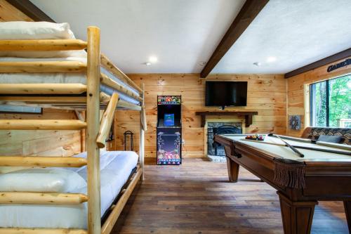 Serenity View- FirePit, Game Room, Community Pools in Gatlinburg, USA
