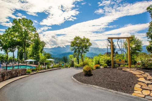 Serenity View- FirePit, Game Room, Community Pools thumb 4
