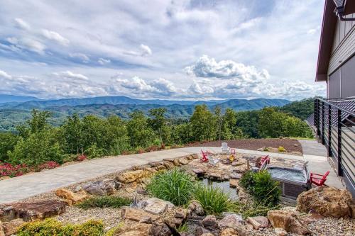 Tennessee Whiskey, Indoor Pool, Amazing Views, 1089 FREE tickets each paid day, Dollywood and More