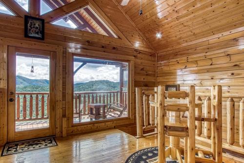 Endless View- AMAZING Panoramic Mountain Views, Pool Access, FREE Area Attraction Tickets