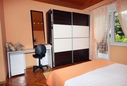 Two-Bedroom Apartment with Terrace and Sea View image 9