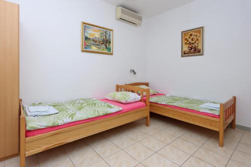 Twin Room Selce 2362a - image 4