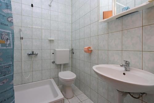 Twin Room Selce 2362a - image 11