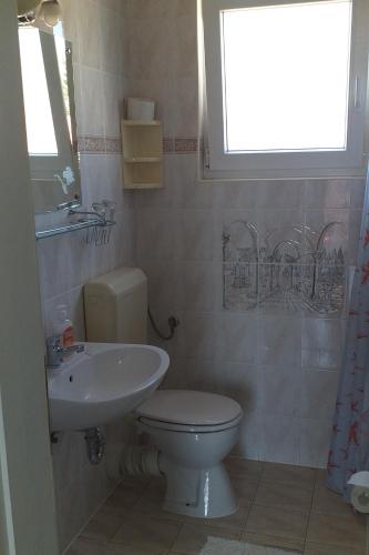 Two-Bedroom Apartment with Balcony and Sea View image 4