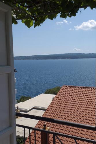 Two-Bedroom Apartment with Balcony and Sea View image 2