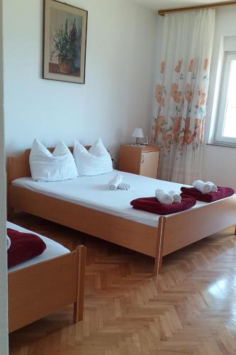 Two-Bedroom Apartment with Balcony and Sea View image 3