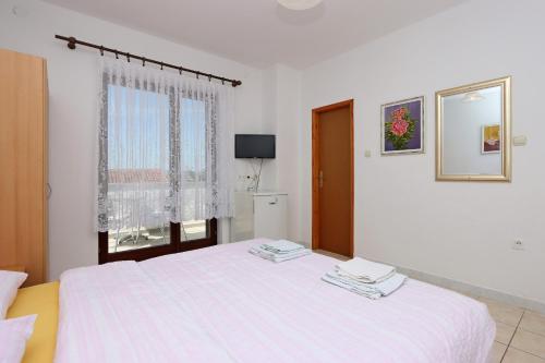 Double Room with Balcony and Sea View image 2