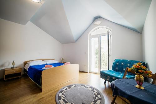 Two-Bedroom Apartment with Terrace and Sea View image 3