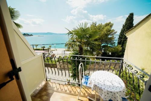 Studio with Balcony and Sea View image 2