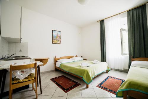 Studio room in Apartments by the sea Selce Crikvenica - 2364