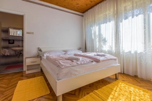Two-Bedroom Apartment with Terrace image 8