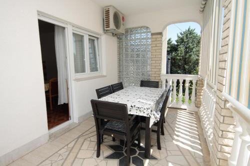 Two-Bedroom Apartment with Terrace image 5