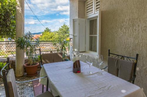 Two-Bedroom Apartment with Terrace and Sea View image 1