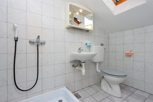 One-Bedroom Apartment with Balcony and Sea View image 7