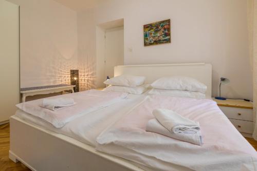 Two-Bedroom Apartment with Terrace and Sea View image 9