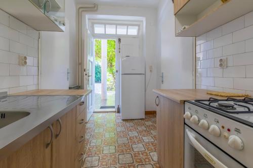 Two-Bedroom Apartment with Terrace and Sea View image 3