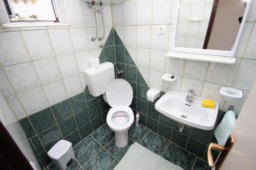 Two-Bedroom Apartment with Terrace image 9