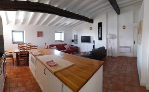 Exterior view, 3 bedroom modern apartment in historic building overlooking river herault in Agde City Center