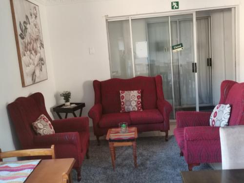 Palm Tree BnB – East London, IA