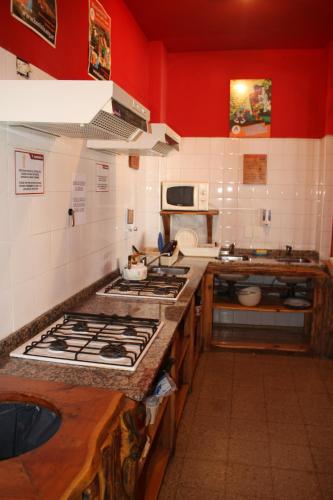 Kitchen, Marcopolo Inn Hostel Bariloche in San Carlos de Bariloche