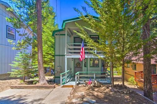 San Bernardino Mtn Retreat with Furnished Deck in Running Springs, USA