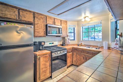 San Bernardino Mtn Retreat with Furnished Deck in Running Springs, USA