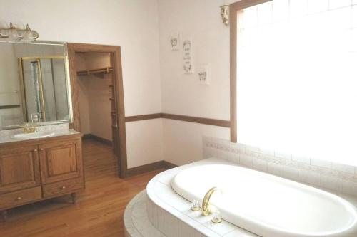 Villa Melbourne inter-coastal 2 floors 7br, heated pool Villa Melbourne inter-coastal 2 floors 7br, heated pool