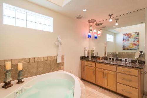 Inn on Lake Granbury a Boutique Hotel - 화장실