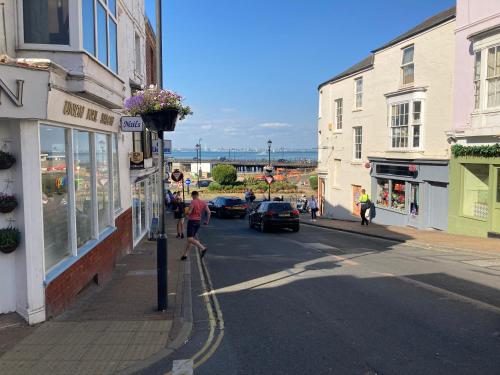 3 Bed town house Near Ryde Sea Front @ One Church Lane in Nordvästra Ryde