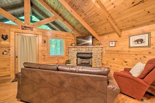 Mountain Dream Cabin with Deck 7 Mi to Gatlinburg - image 6