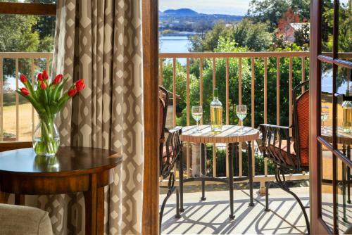 Inn on Lake Granbury a Boutique Hotel - 발코니/테라스
