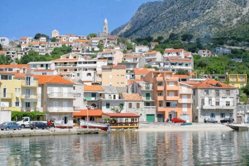 Apartments by the sea Igrane, Makarska - 5266