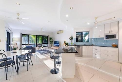 Létesítmények, Luxe Bayview Oasis with Dream Waterfront Pool near Darwin nemzetközi repülőtér