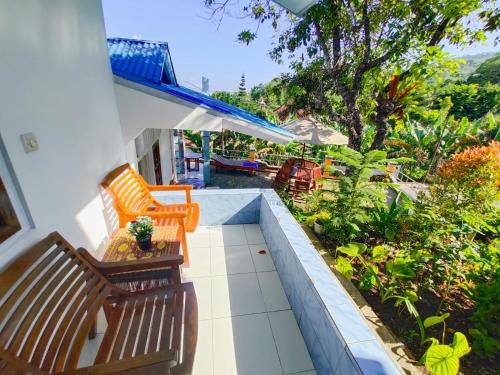Balcony/terrace, Bintang Bungalow Tour & Travel in Ende