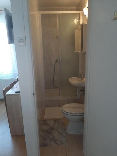 Double Room image 2