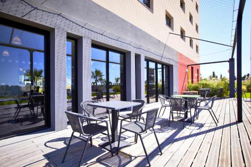 ระเบียง/ชานเรือน, Holiday Inn Express Marseille Airport By IHG in วีทรอล