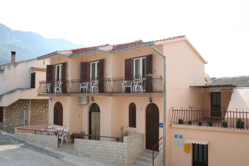  Apartments with a parking space Igrane, Makarska - 2650 in Igrane