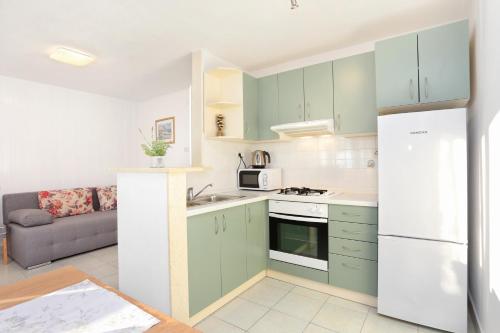 Two-Bedroom Apartment with Balcony and Sea View image 7
